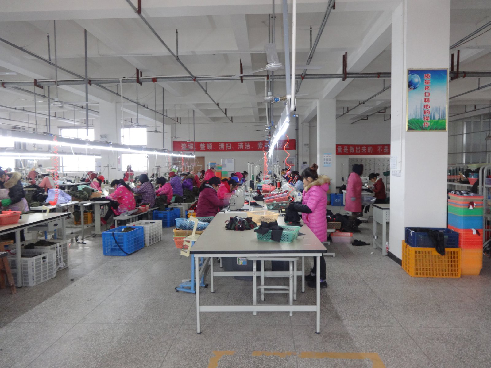 战友聚会T恤定制3大要点:老兵教你设计有情怀的聚会服装(图1) 战友聚会T恤如何设计?资深老兵评测定制服装的3大要点