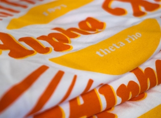 T恤定制警报：拖延一刻，专属风采消失风险加剧！