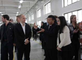 济南T恤衫定制厂家：包设计包邮，雅森漫工装定制服务优